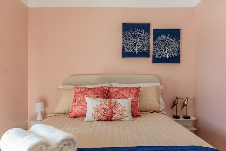 Suíte Coral: delicado e acessível, no térreo.
