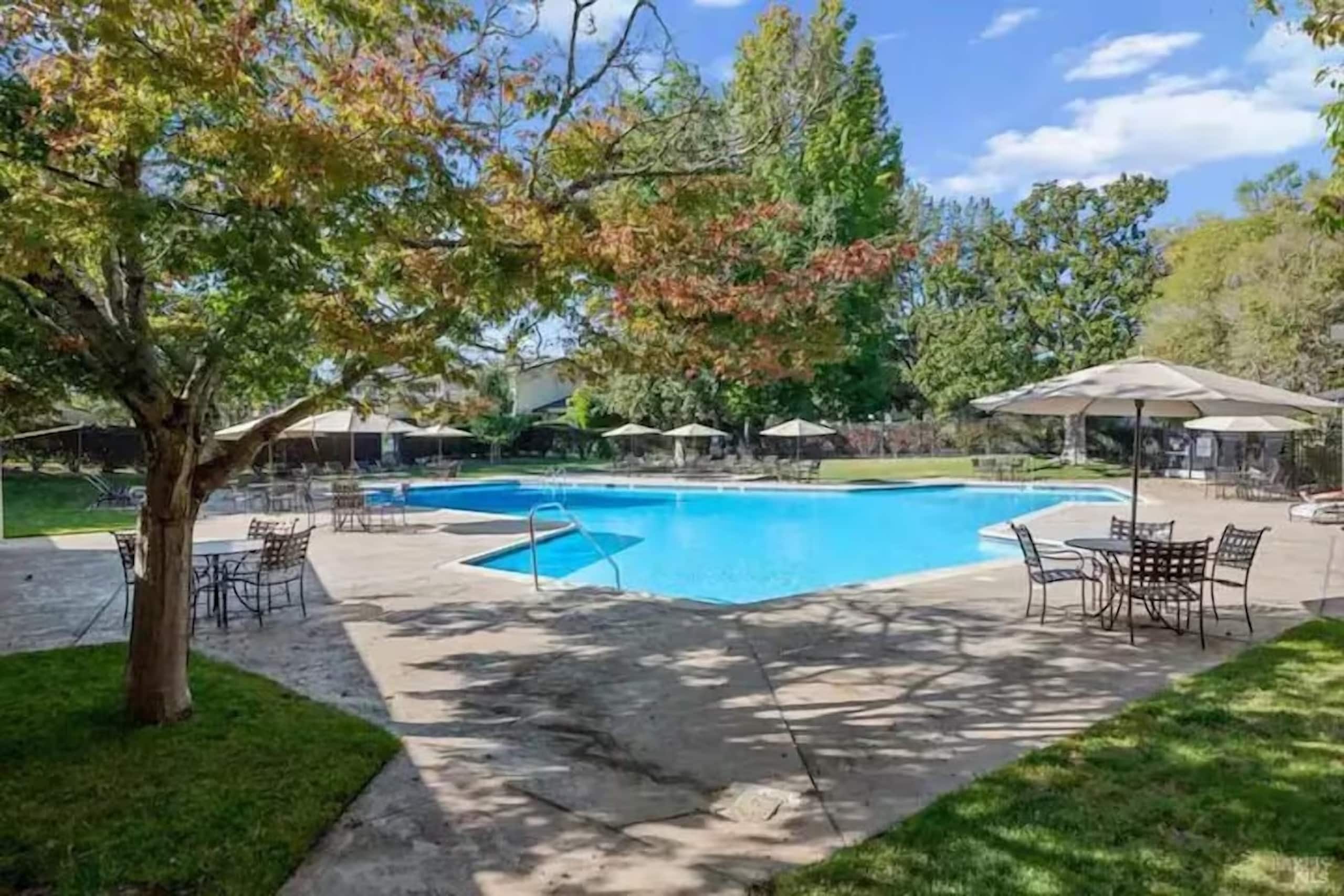 Side-by-Side Napa Condos with Golf Views - Photo 34