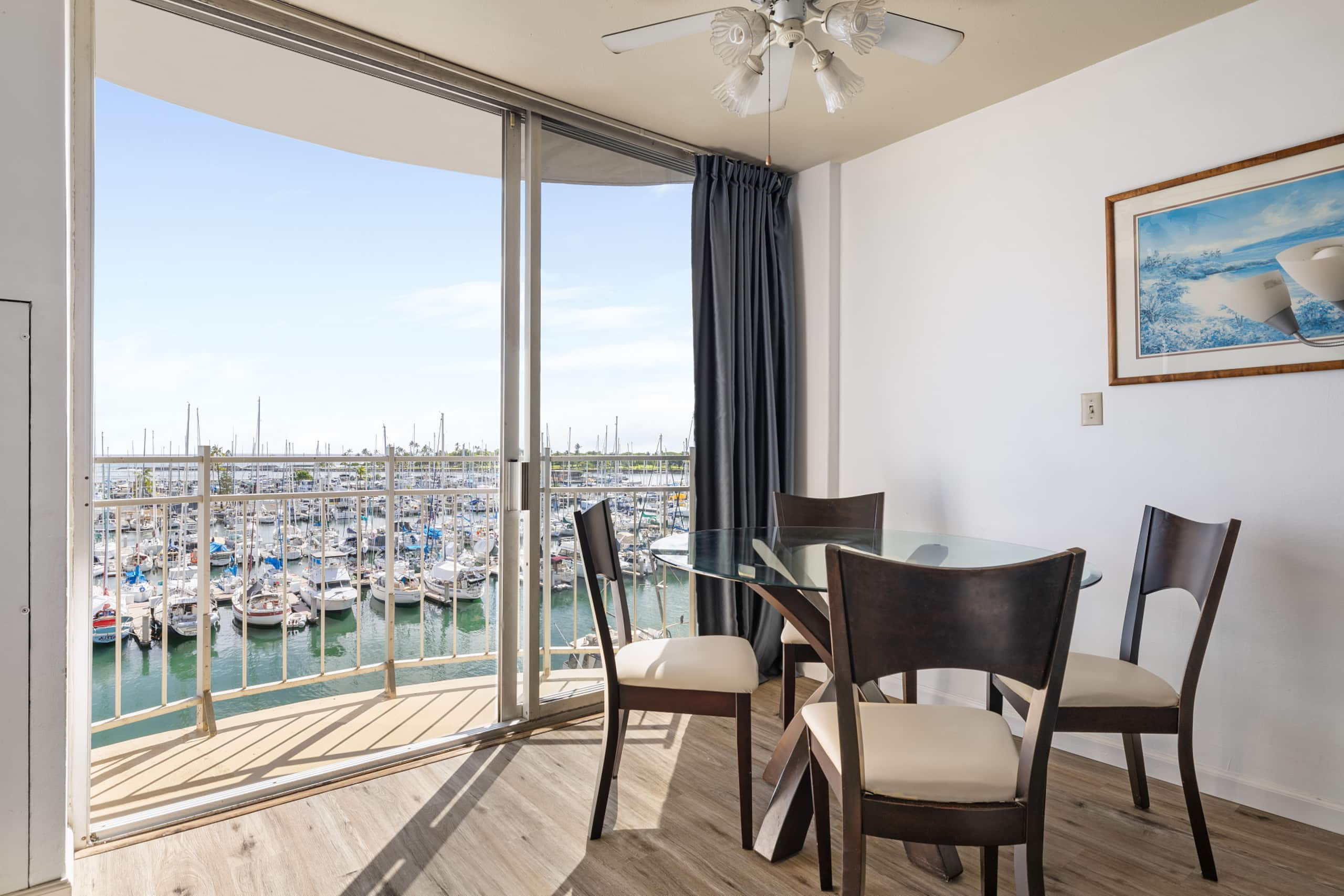 Ocean view one bedroom condo at Ilikai Marina - Image 9
