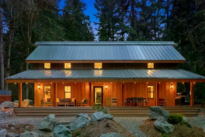 Fjellsangin | Luxury Sauna Cabin | Mt. Rainier - Ashford, WA