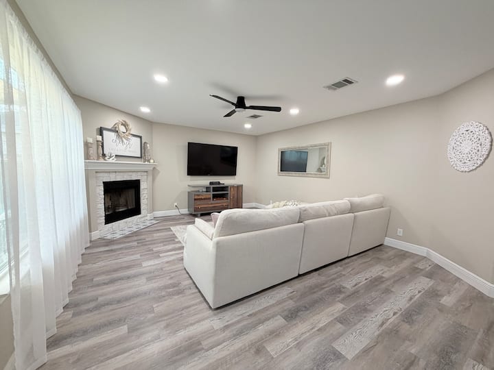 The Owl’s Nest - Spacious Home+private Guest House - Cedar Park, TX