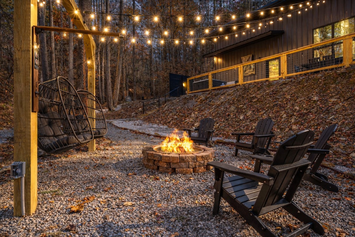 Modern Cabin Hot Tub · Sauna · Bowling · Treehouse - Cabins for