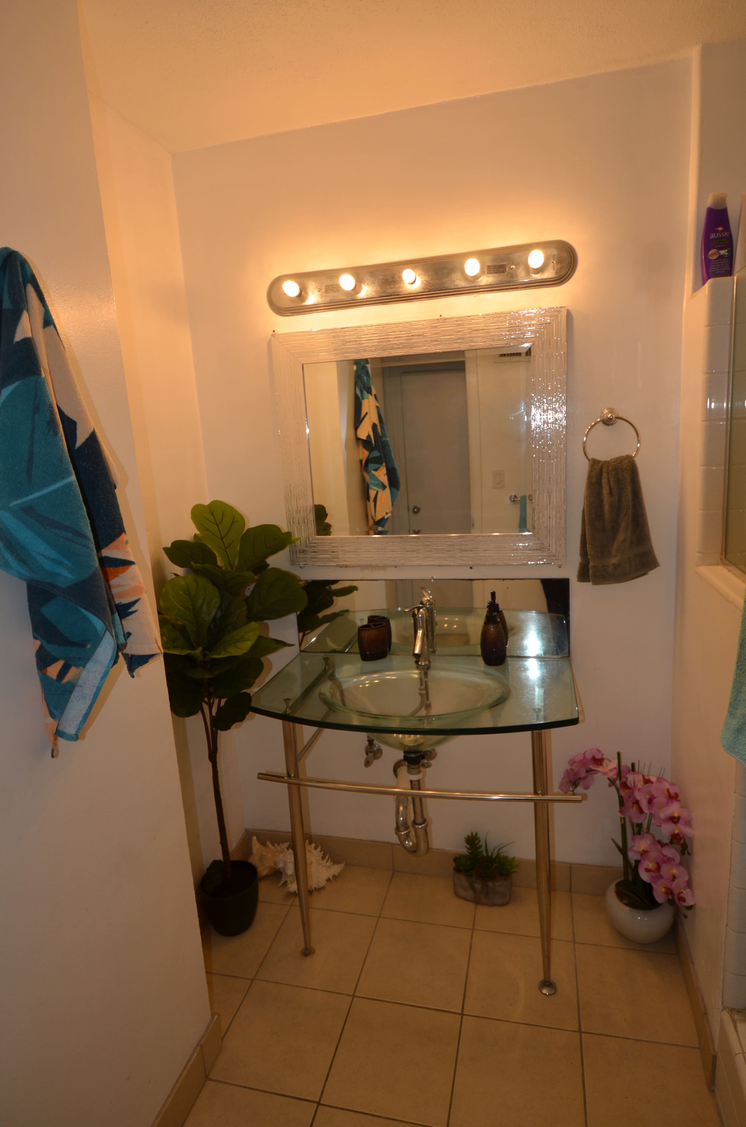 Condo in Honolulu · ★4.75 · 1 bedroom · 2 beds · 1 private bath - Image 10