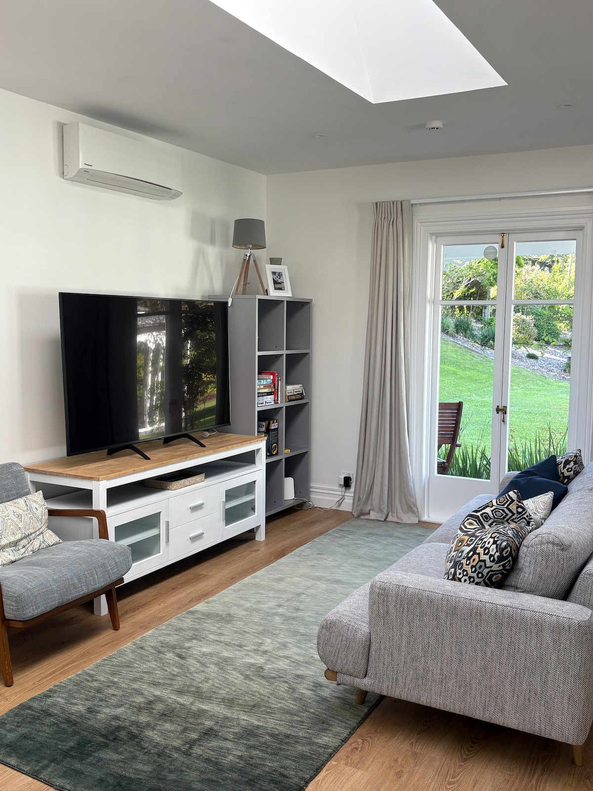 Top Airbnb: The Cottage: A Sensational Titirangi Retreat in Auckland