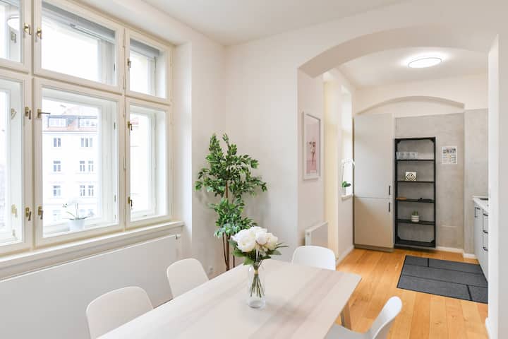 Luxury | Balcony| Central | Modern - Prag