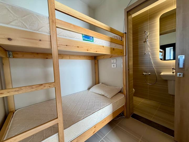 Habitación de niñera/niños con baño