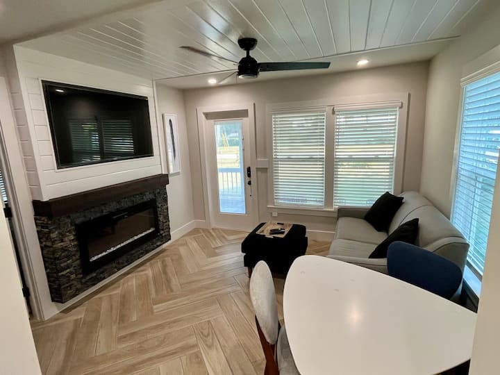 Blue Bungalow - Bowling Green, FL