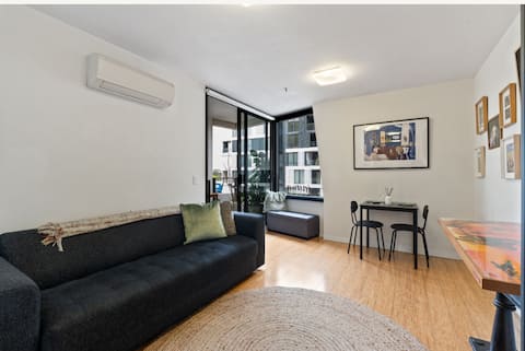Popular Airbnb listing: Stylish City Fringe Stay | Cafés, Parks & Charm in Brunswick