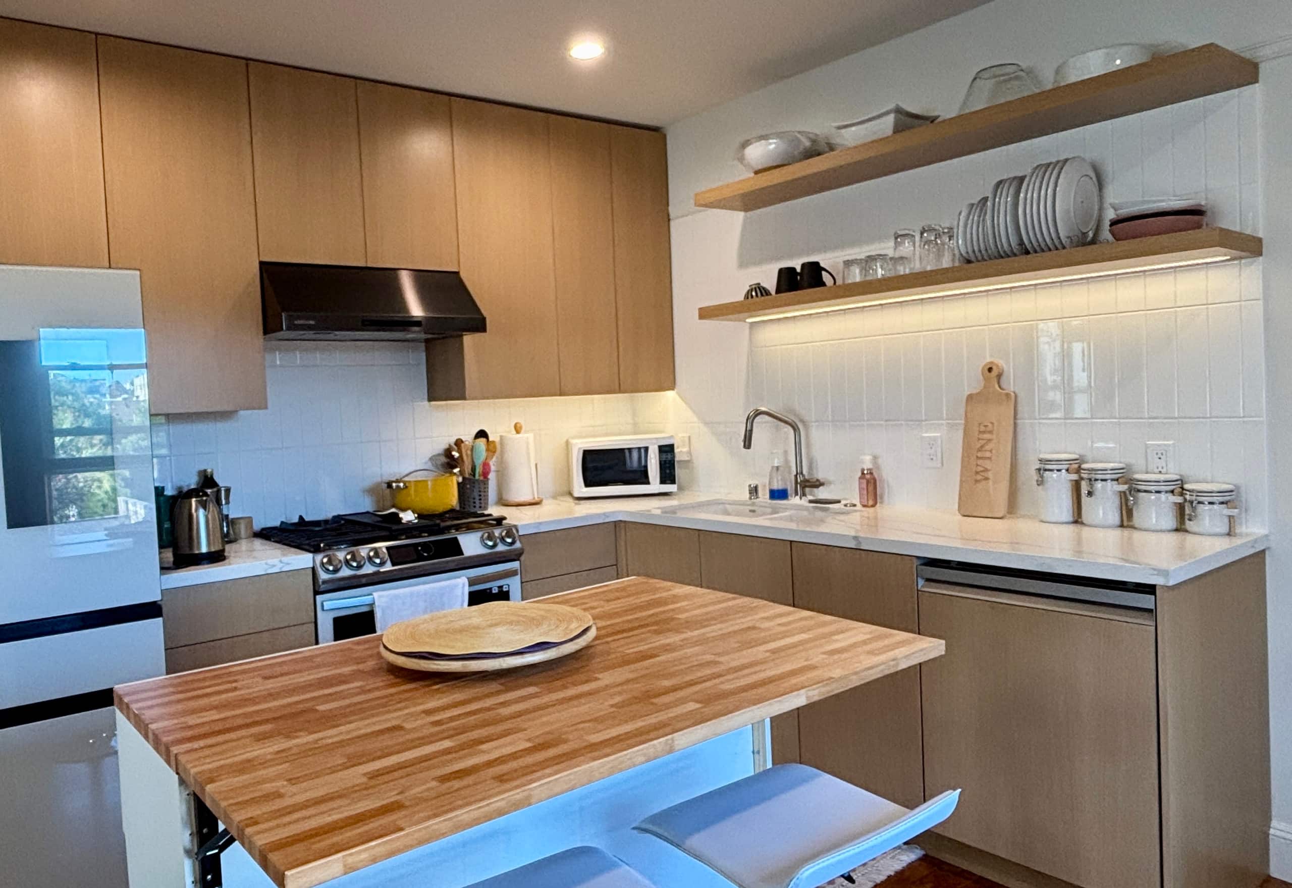 Home in San Francisco · ★5.0 · 2 bedrooms · 2 beds · 1.5 baths - Image 3
