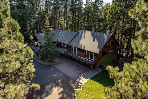 CampNelson Chalet + Bunkhouse | Hot Tub | GameRoom