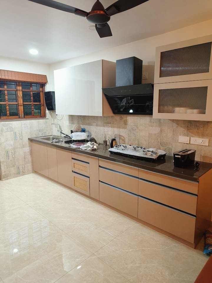 Full kitchen image 2