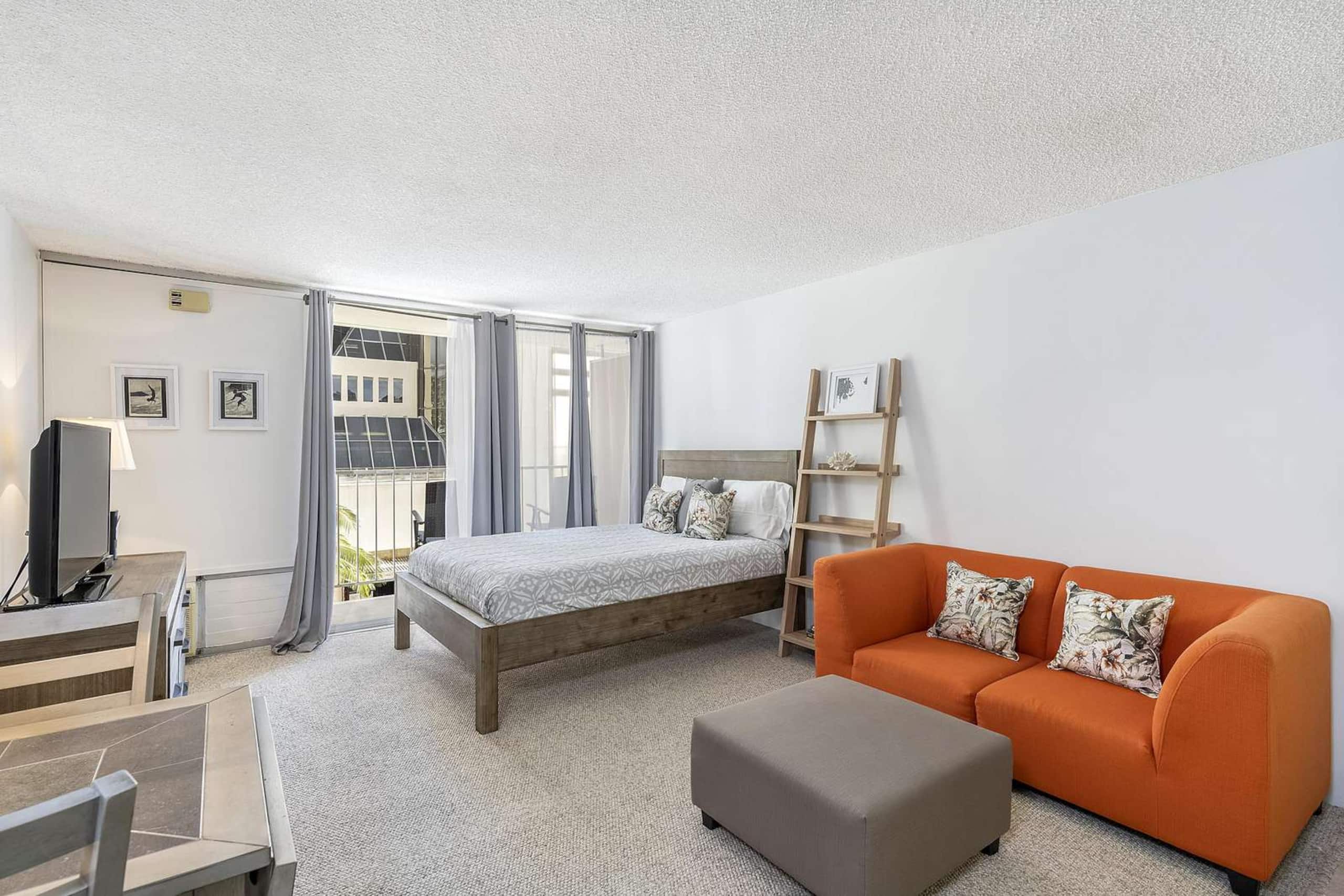 4th Fl Marine Surf Studio | Prime Location - Image 8