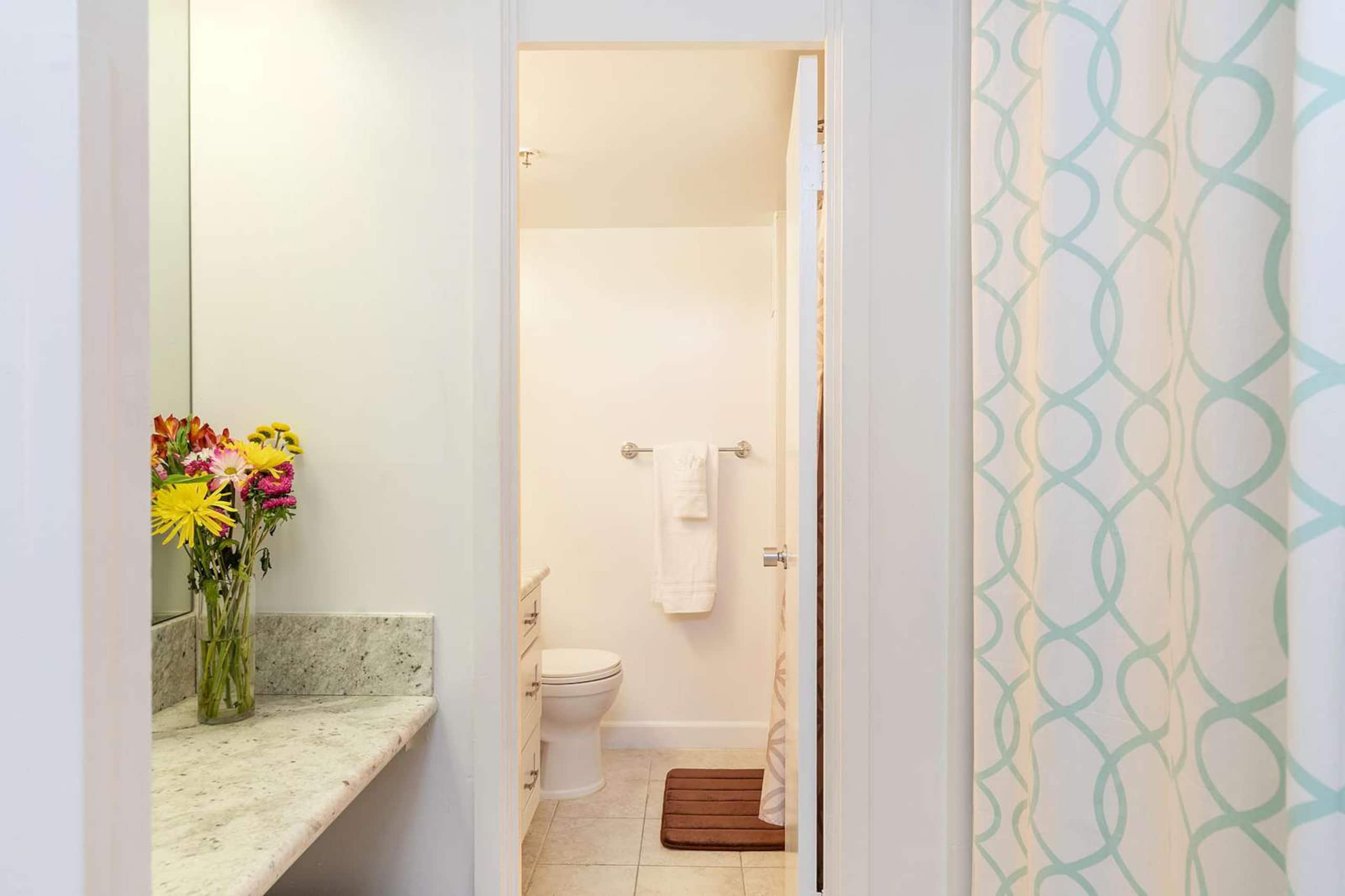 4th Fl Marine Surf Studio | Prime Location - Image 18