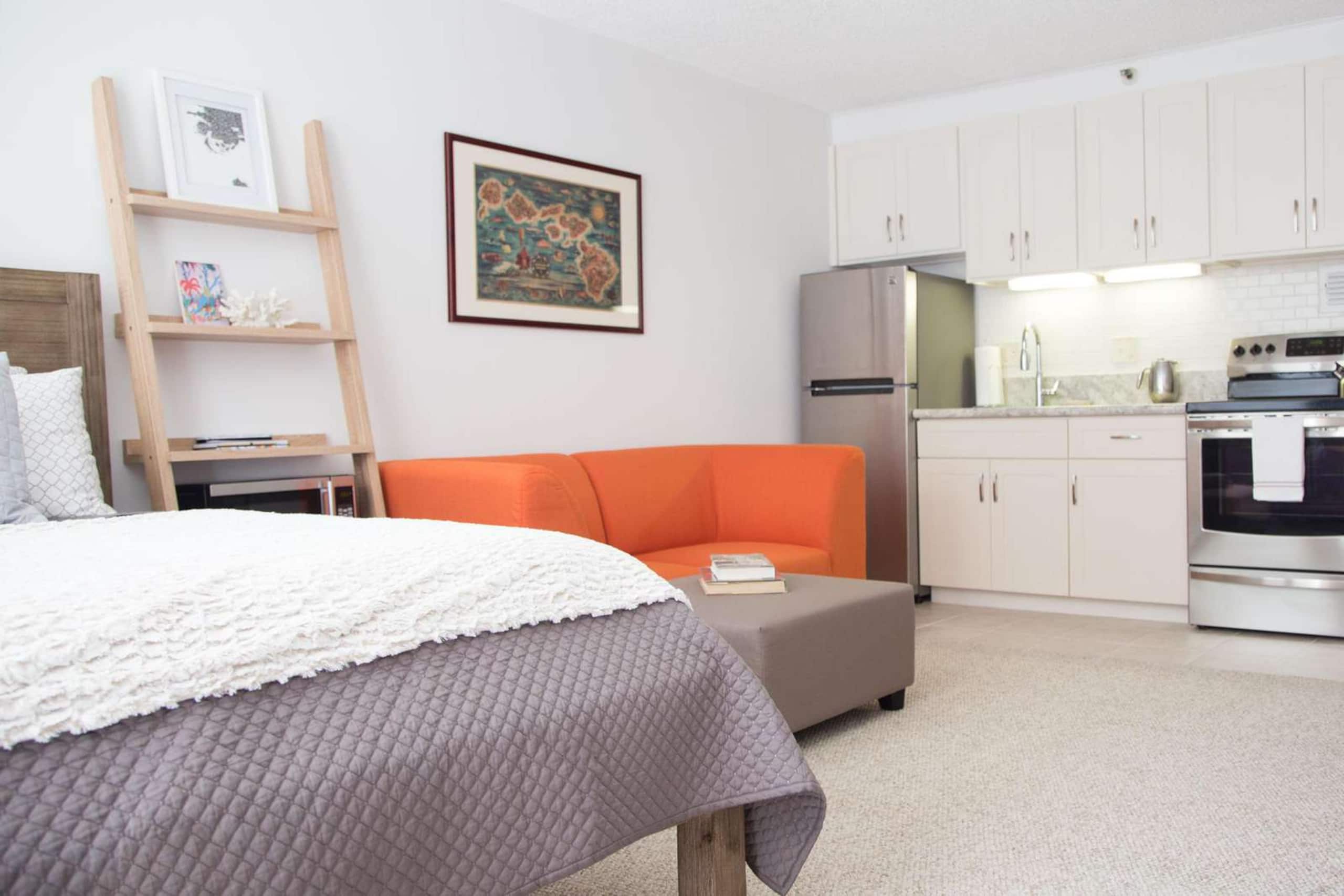 4th Fl Marine Surf Studio | Prime Location - Image 1