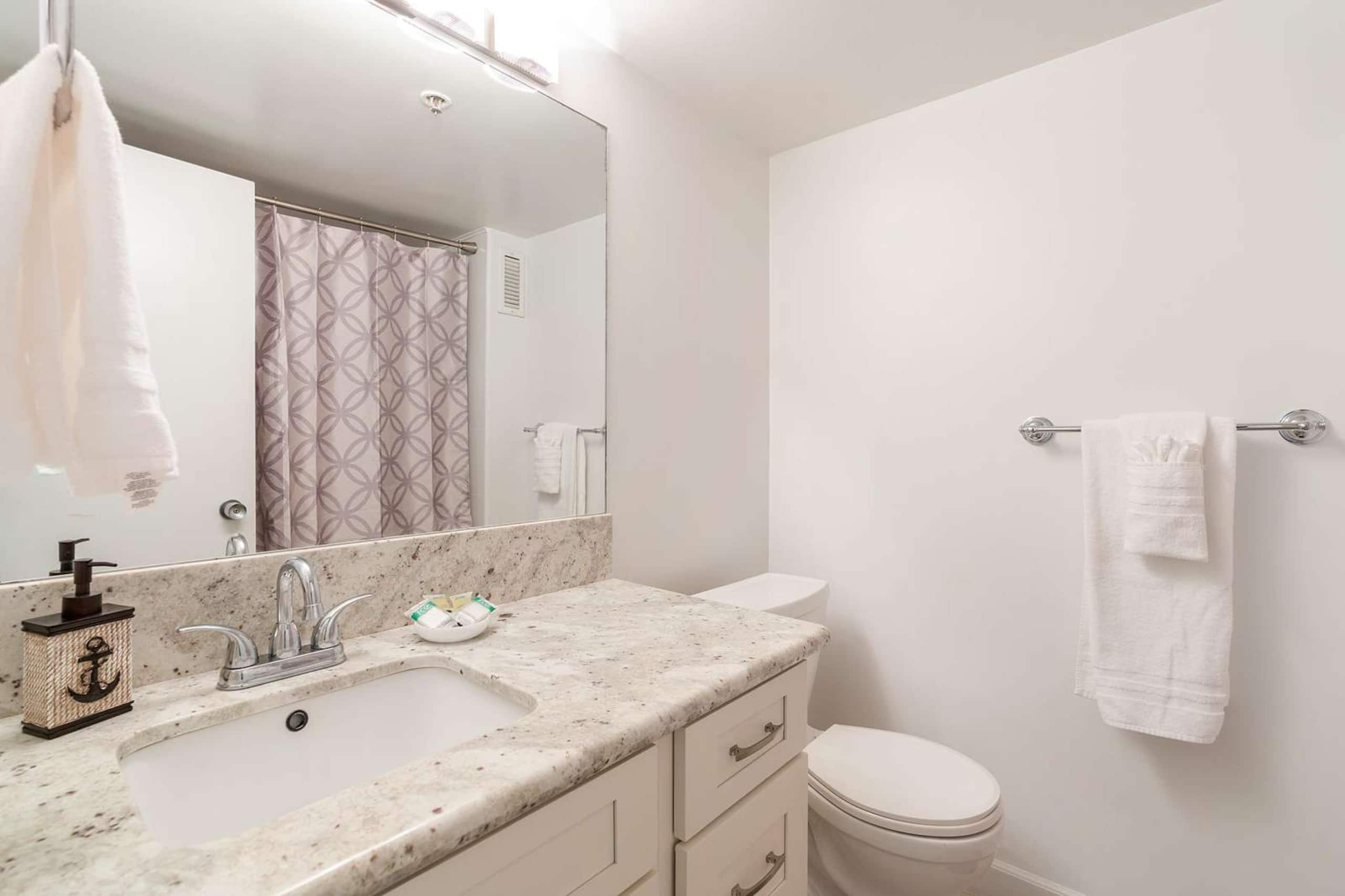 4th Fl Marine Surf Studio | Prime Location - Image 13