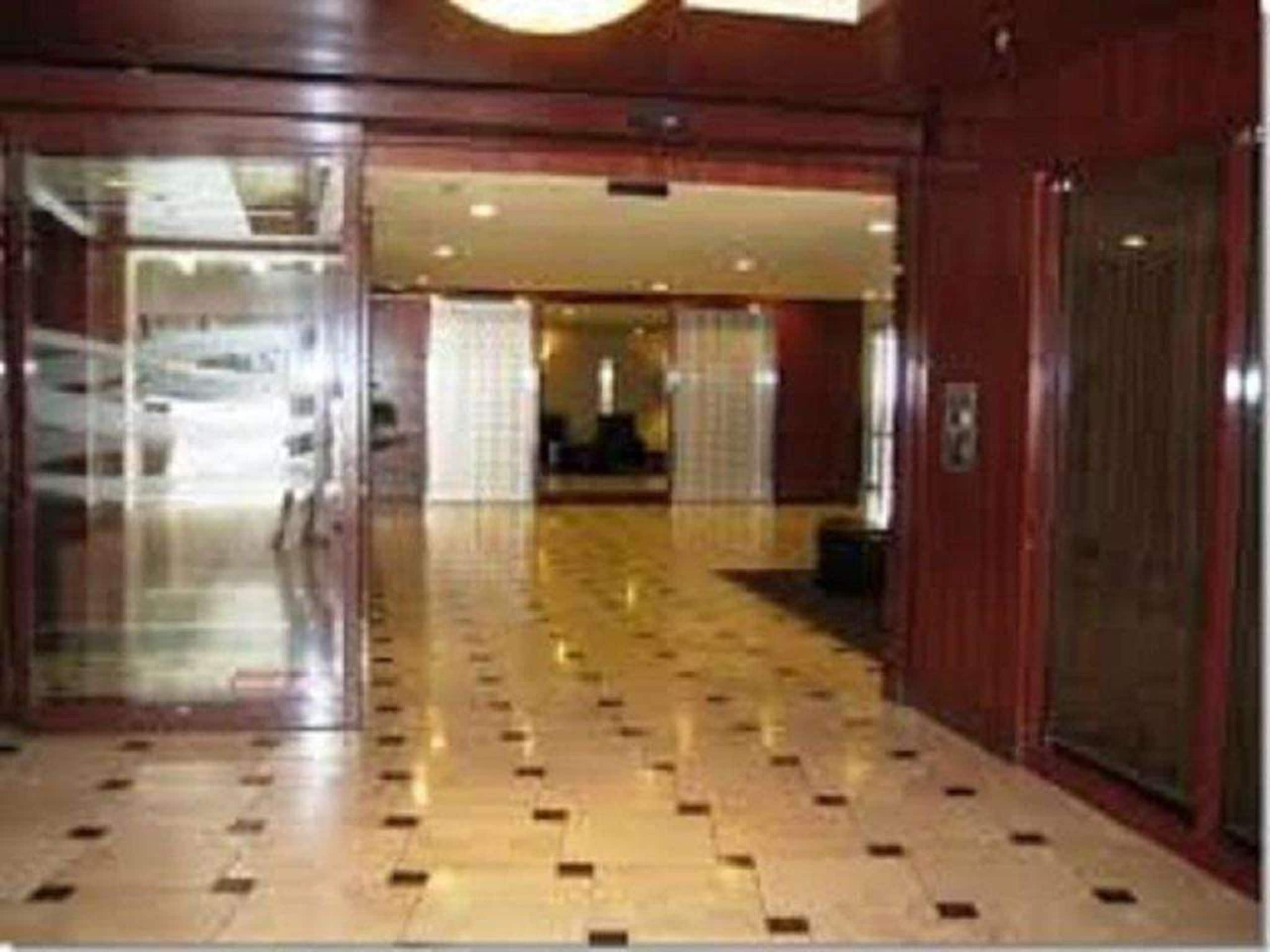 4th Fl Marine Surf Studio | Corner Unit | Parking - Image 5