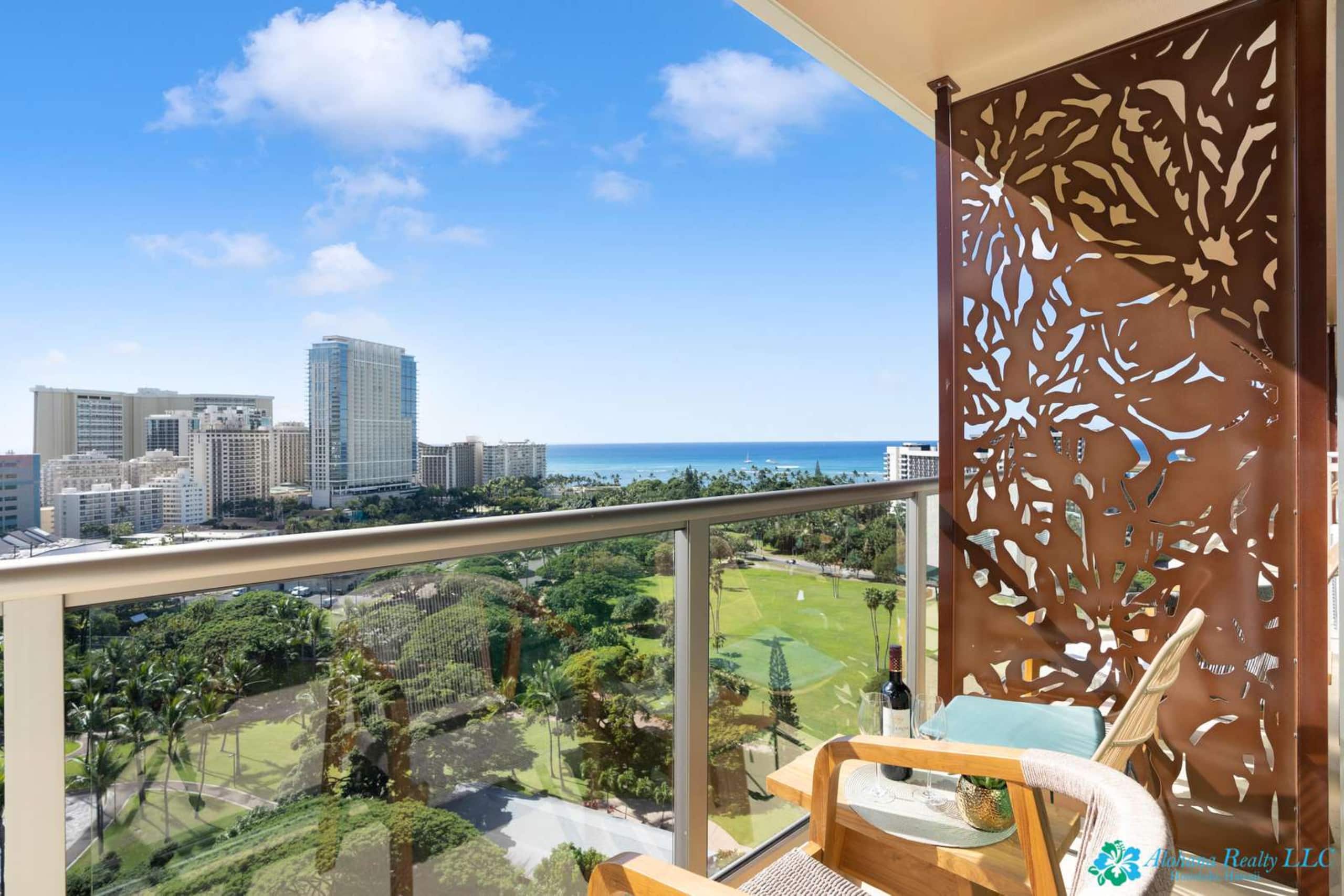 16th Fl Luana Waikiki | Park & Partial Ocean View - Image 10