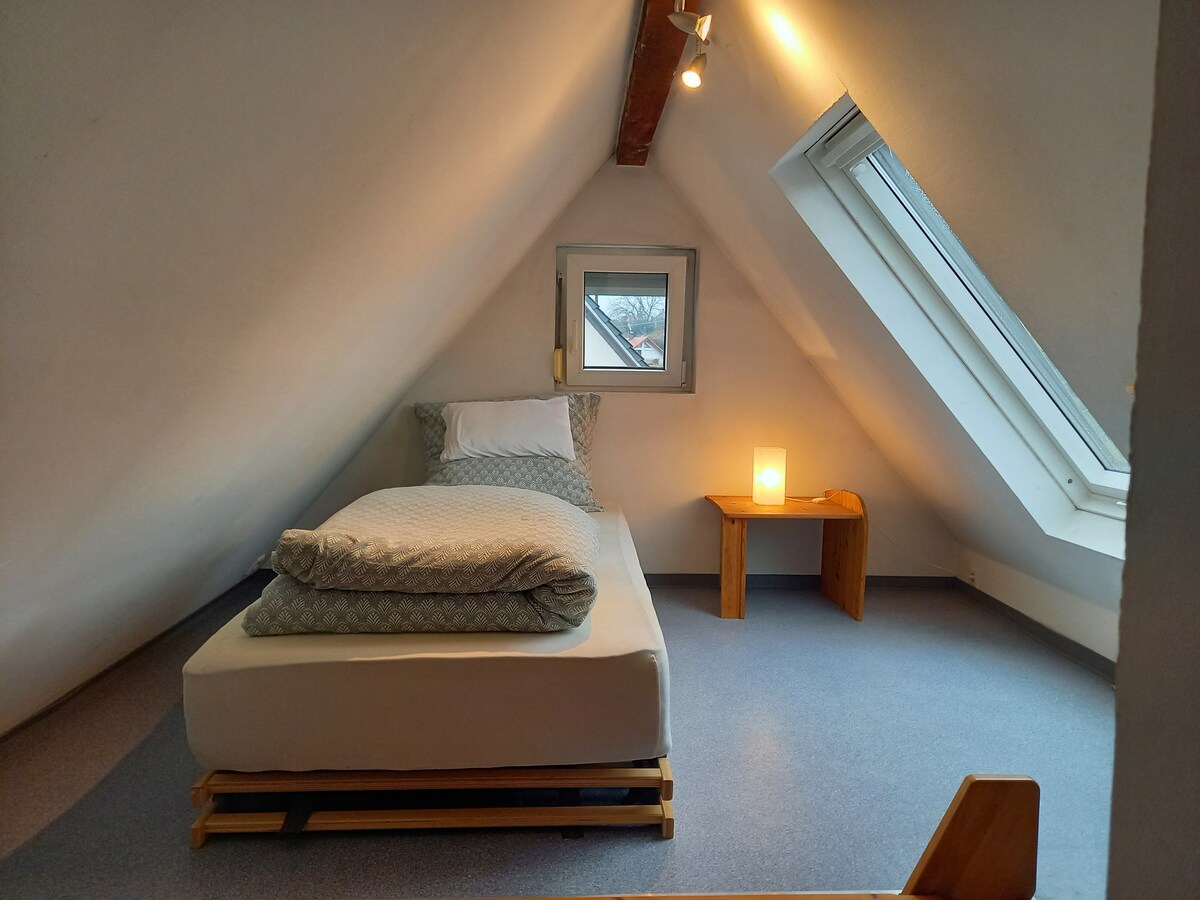 Lala + uote chini ya mwanga wa anga ukiwa na mwonekano wa nyota; picha inaonyesha mahali pa kulala pa mtu 1;