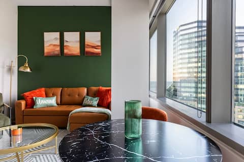 Successful Airbnb property: THE SPOT-Prime Location DT|Gym|Free Parking Garage in Downtown