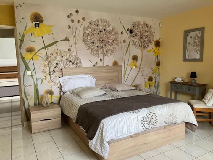 СТАЯ „SOLEIL“ С ДВОЙНО ЛЕГЛО QUEEN SIZE + ДЕТСКО ЛЕГЛО 1,20 М
ГЛАВЕН ПОМОЩНИК ЗА ОБЛИЧАНЕ