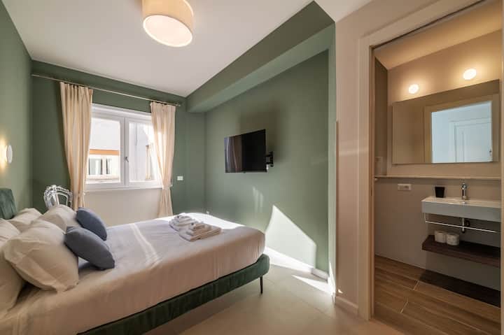 მწვანე საძინებელი. საკუთარი სააბაზანო