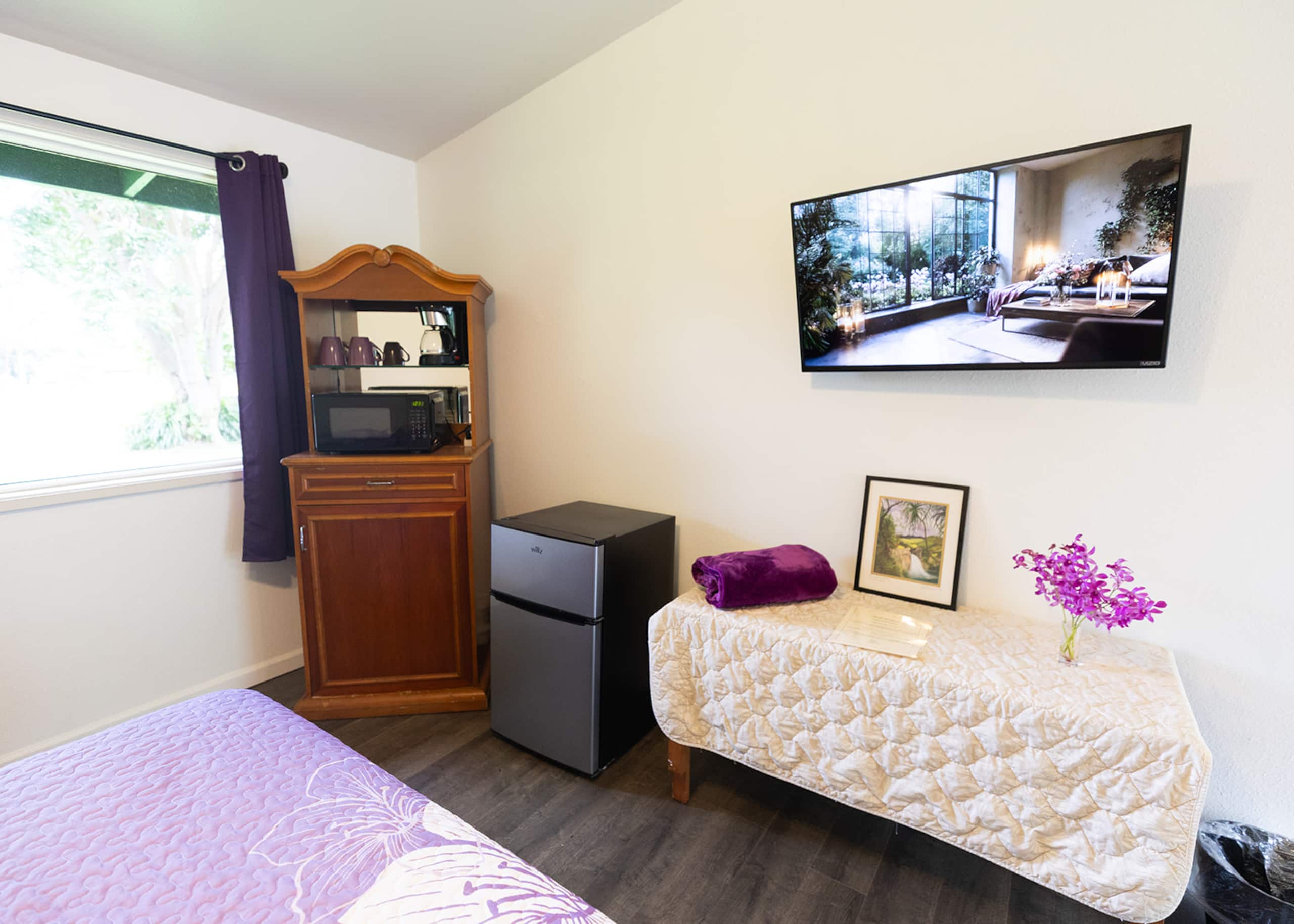 Hotel in Naalehu · ★5.0 · 5 bedrooms · 1 bed · 1 private bath - Image 5