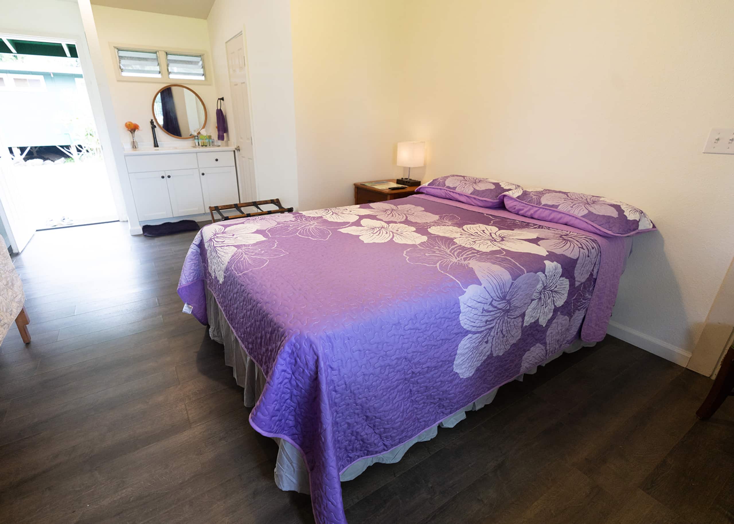 Hotel in Naalehu · ★5.0 · 5 bedrooms · 1 bed · 1 private bath - Image 1