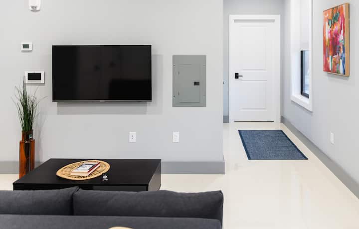 20 Min To Times Square-stylish 2 Br W/parking - Manhattan, NY