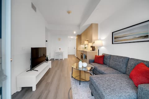 Top Airbnb: Modern 1 Bed Condo Mississauga in City Centre