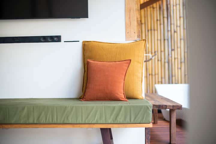 Villa Tiga - Spacious 3-bedroom Villa With Pool - Gili Islands