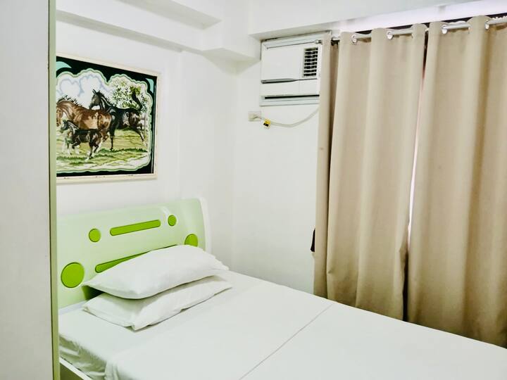 Kitanda cha watu wawili kinachowafaa watu wazima 2 au watoto 2 