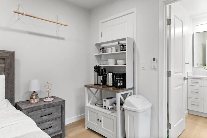 Jane's Home (Lw) | Private Guest Suite W Bath+hvac - Palo Alto, CA