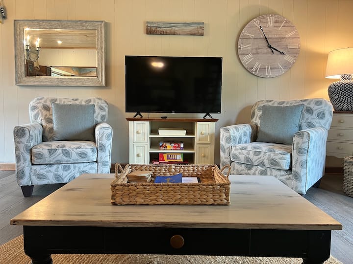 Ontario 2 Bedroom Beachfront Cottage On Lake Erie - Fort Erie