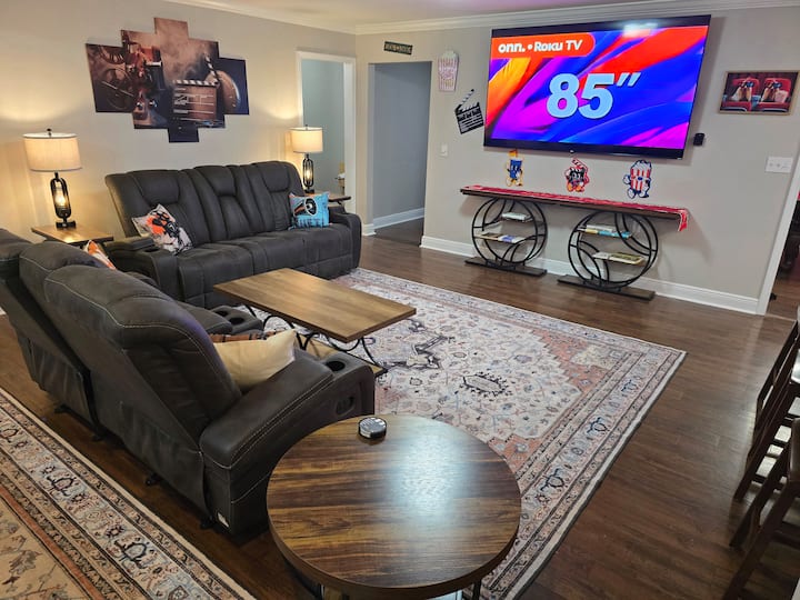 Fun Getaway: Pool, Hot Tub, Game Room & Ev Charger - Hattiesburg, MS