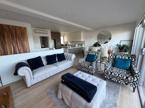 Top Airbnb: May & June SALE! 3 Bedrooms+ Parking Amazing Price in Richmond