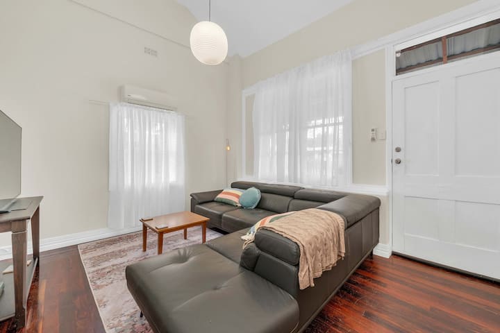 Bassett Cottage: Close To City Train/shops/dining - Gawler