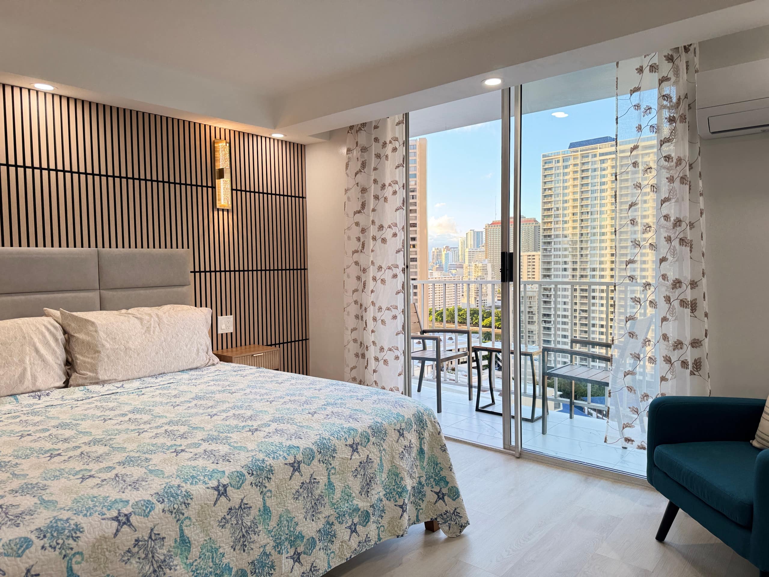 21*High Floor Cozy Waikiki Condo w/Balcony - Image 2