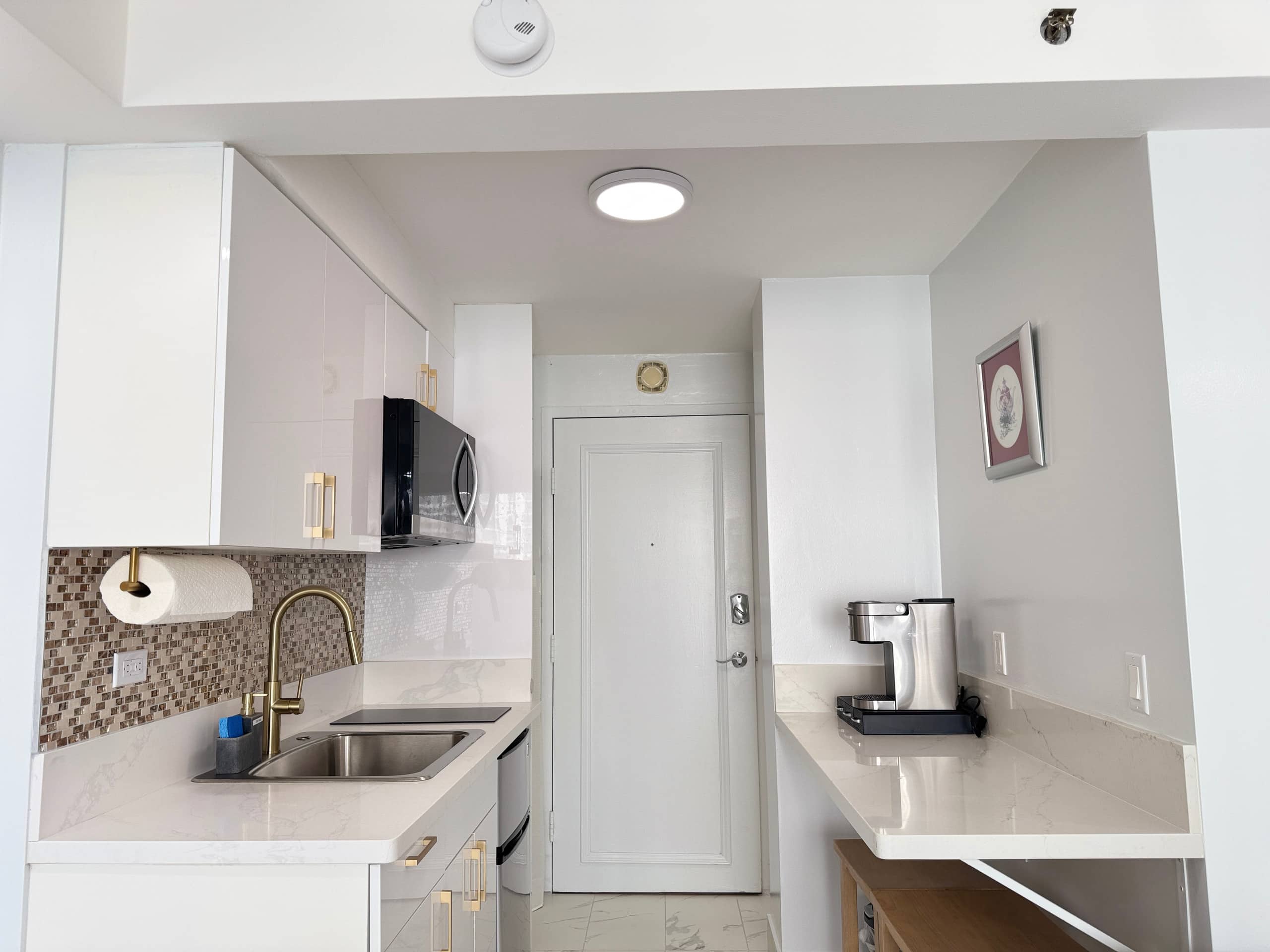 21*High Floor Cozy Waikiki Condo w/Balcony - Image 36