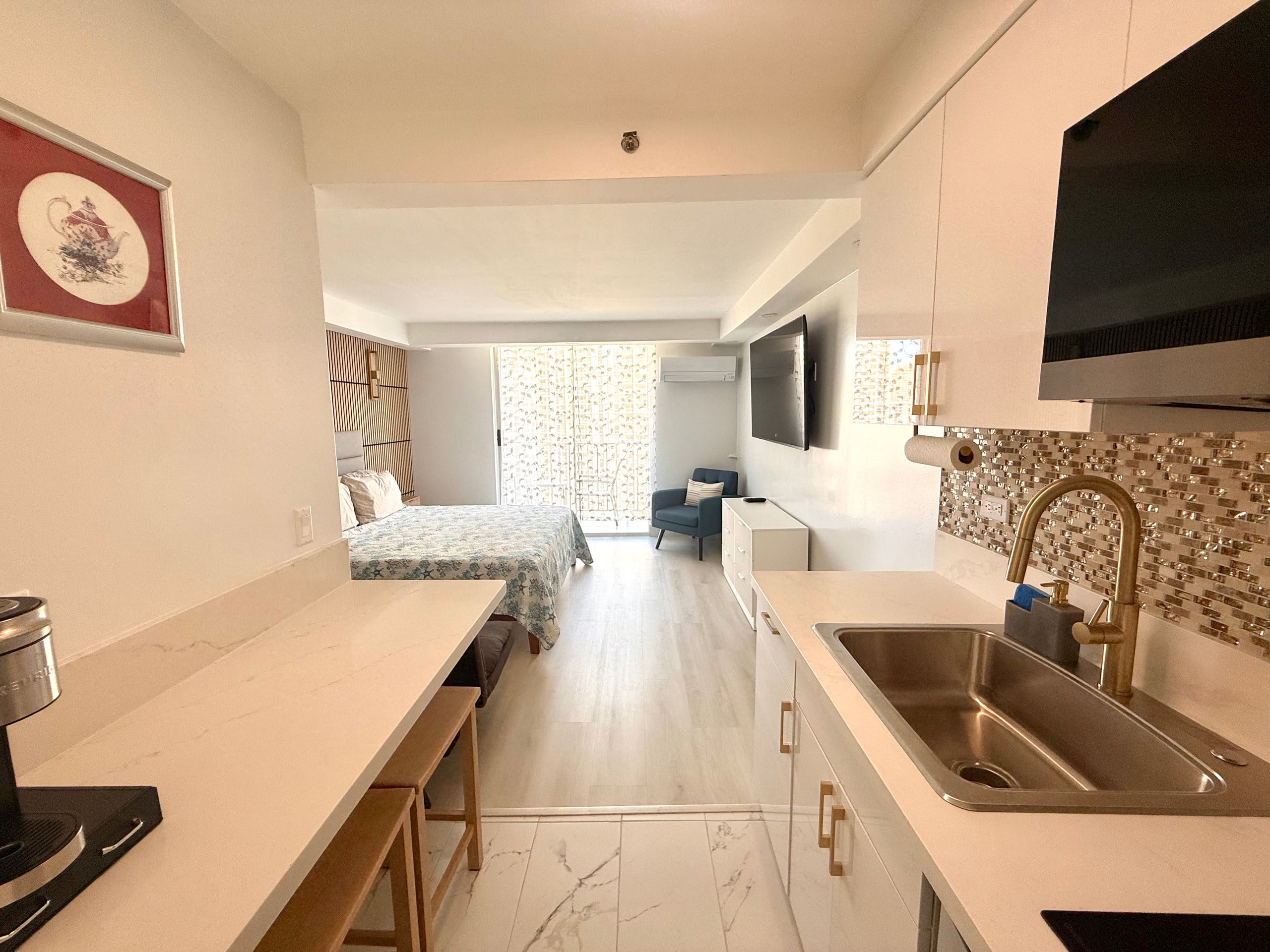 21*High Floor Cozy Waikiki Condo w/Balcony - Image 11