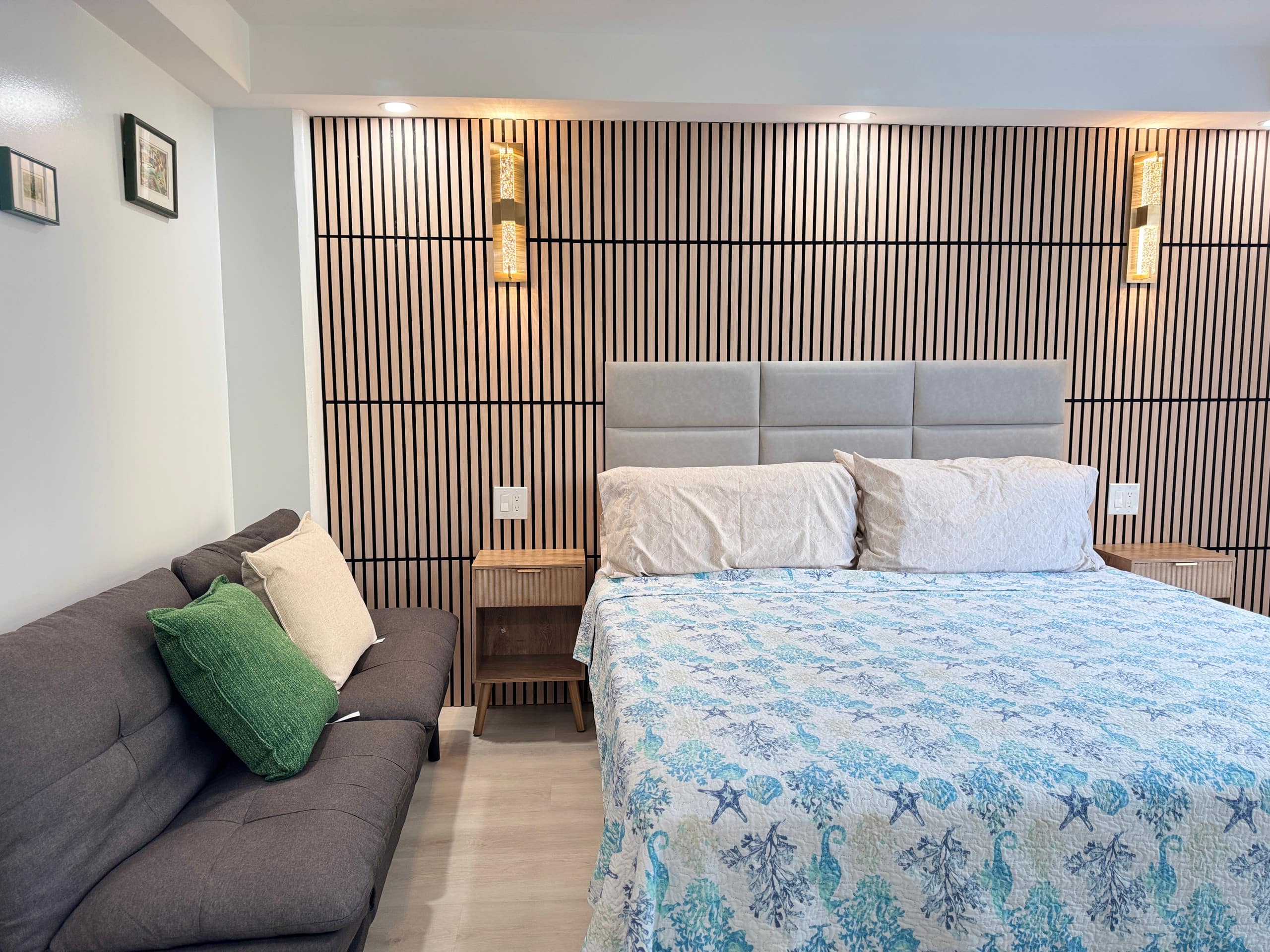21*High Floor Cozy Waikiki Condo w/Balcony - Image 1
