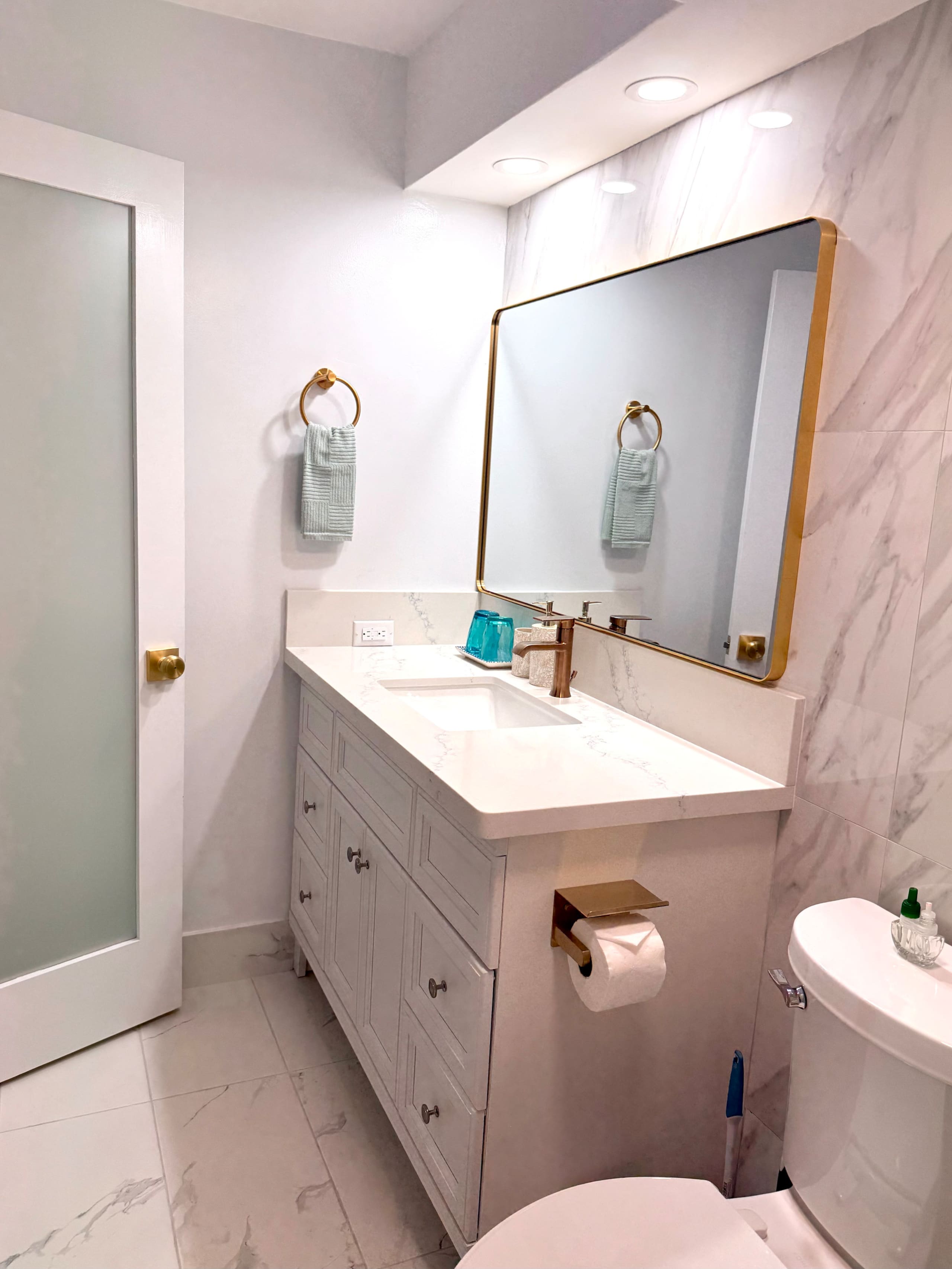 21*High Floor Cozy Waikiki Condo w/Balcony - Image 15