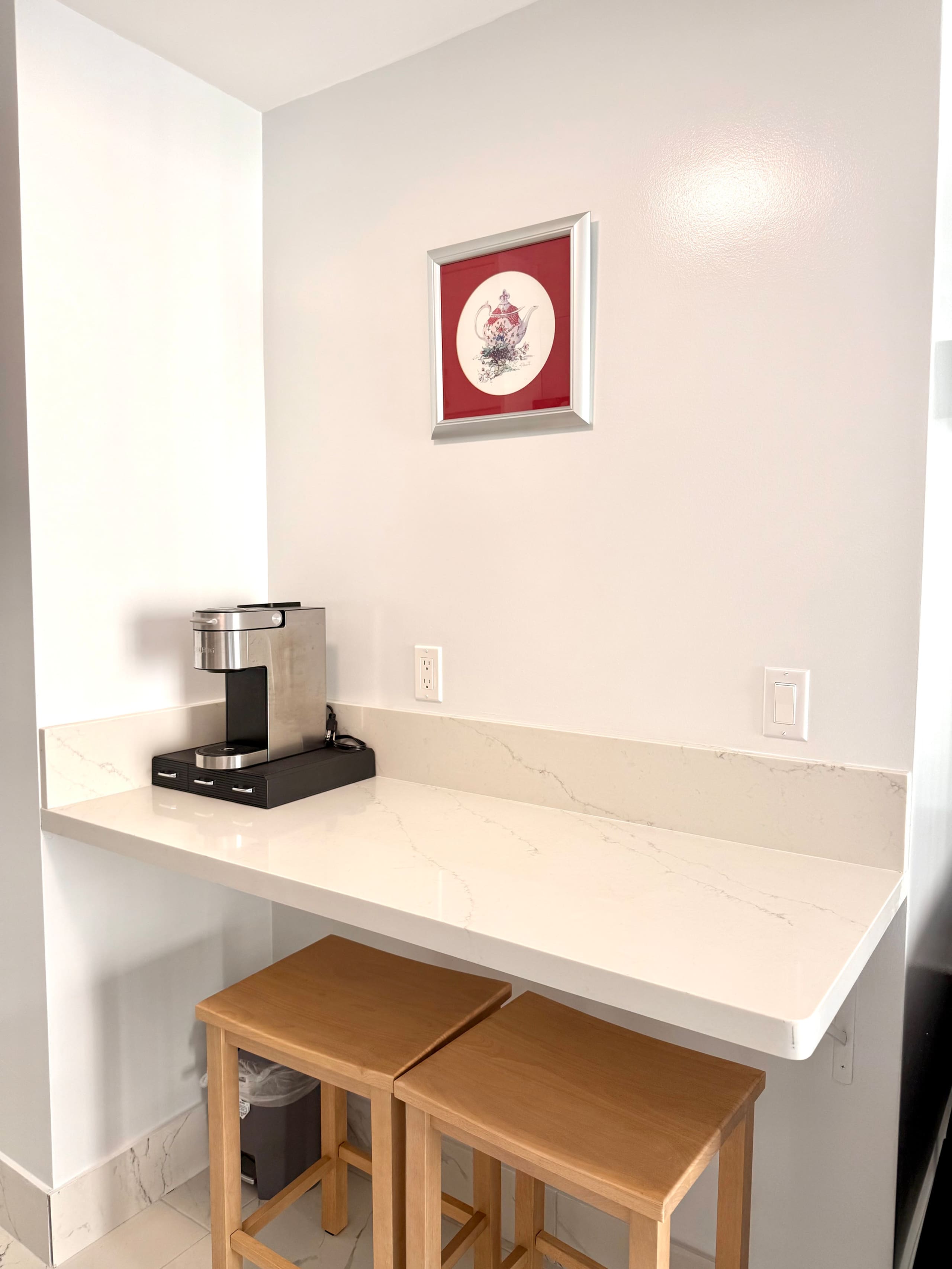 21*High Floor Cozy Waikiki Condo w/Balcony - Image 8