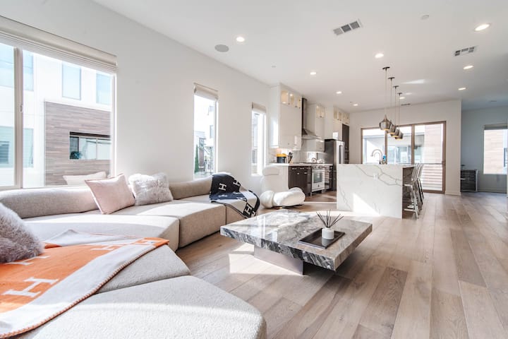 #21 Newport Beach New Luxury Modern House 4b3.5b - Newport Beach, CA