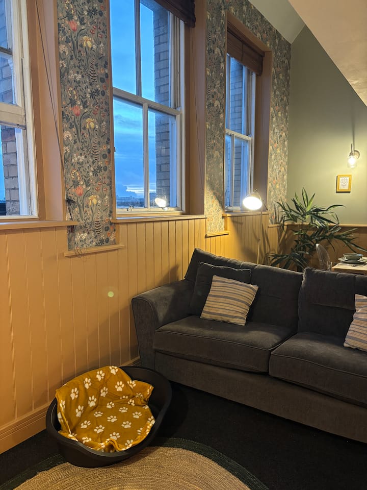 Sea View Penthouse Apartment & Free Parking - Saltash