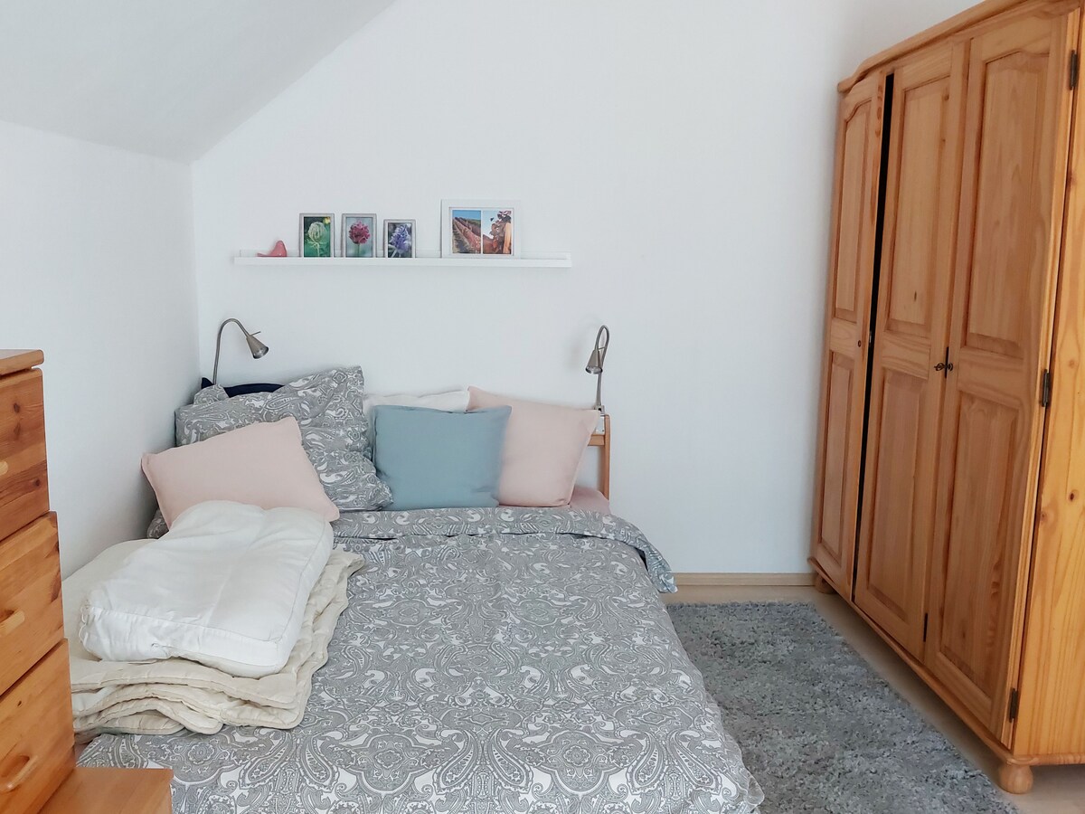 Spálňa 1 s manželskou posteľou (140 cm x 200 cm)