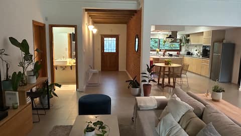 Successful Airbnb property: Spacious house · Large private park · Grill in Partido De Ezeiza