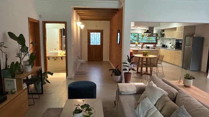 Casa Amplia · Gran Parque Privado · Parrilla - Argentina