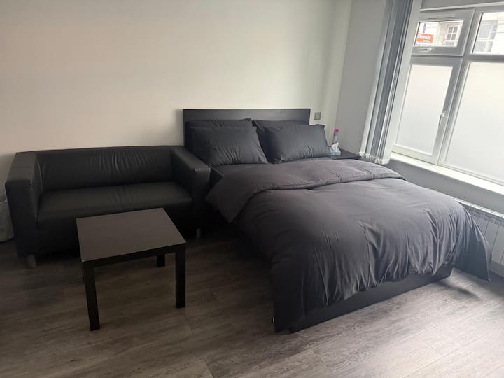 Studio Flat - Luton
