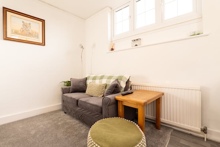 Charming Ampthill 1-bed | Central | Parking - Campton