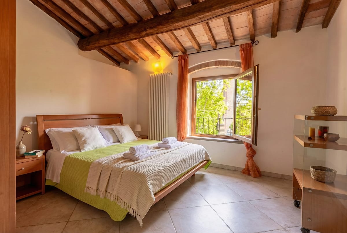Camera da letto n. 2 a Villa Aurora con letto king size